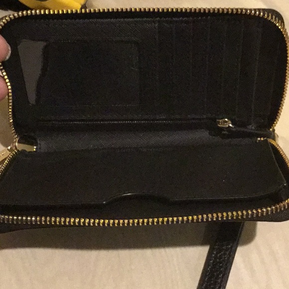 Michael Kors Black Pebbled zip-up wallet - Picture 4 of 8